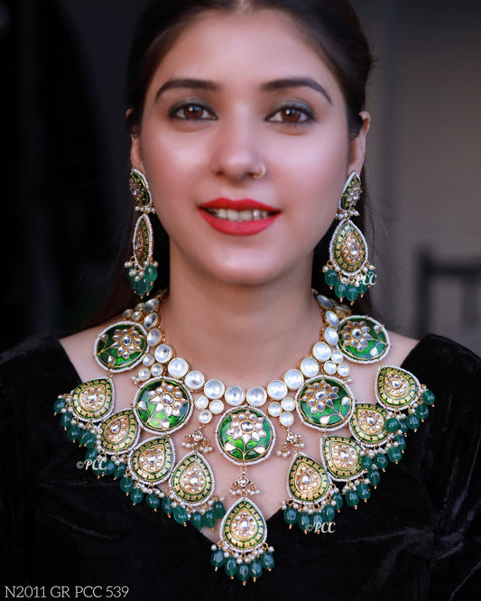 Classic Traditional Choker Necklace & a pair of Earrings