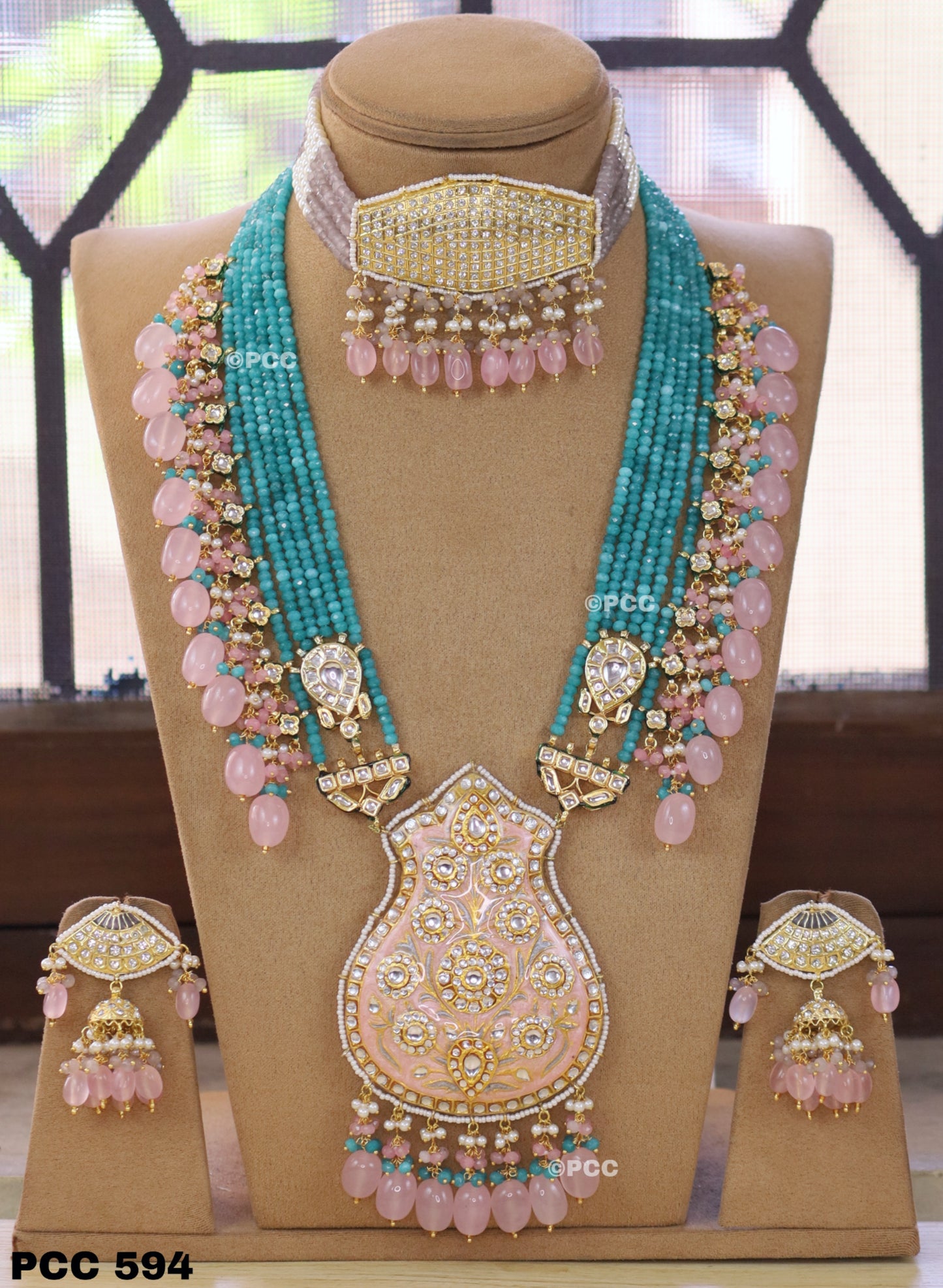 Fashionable Ethnic Choker Necklace set with Earrings