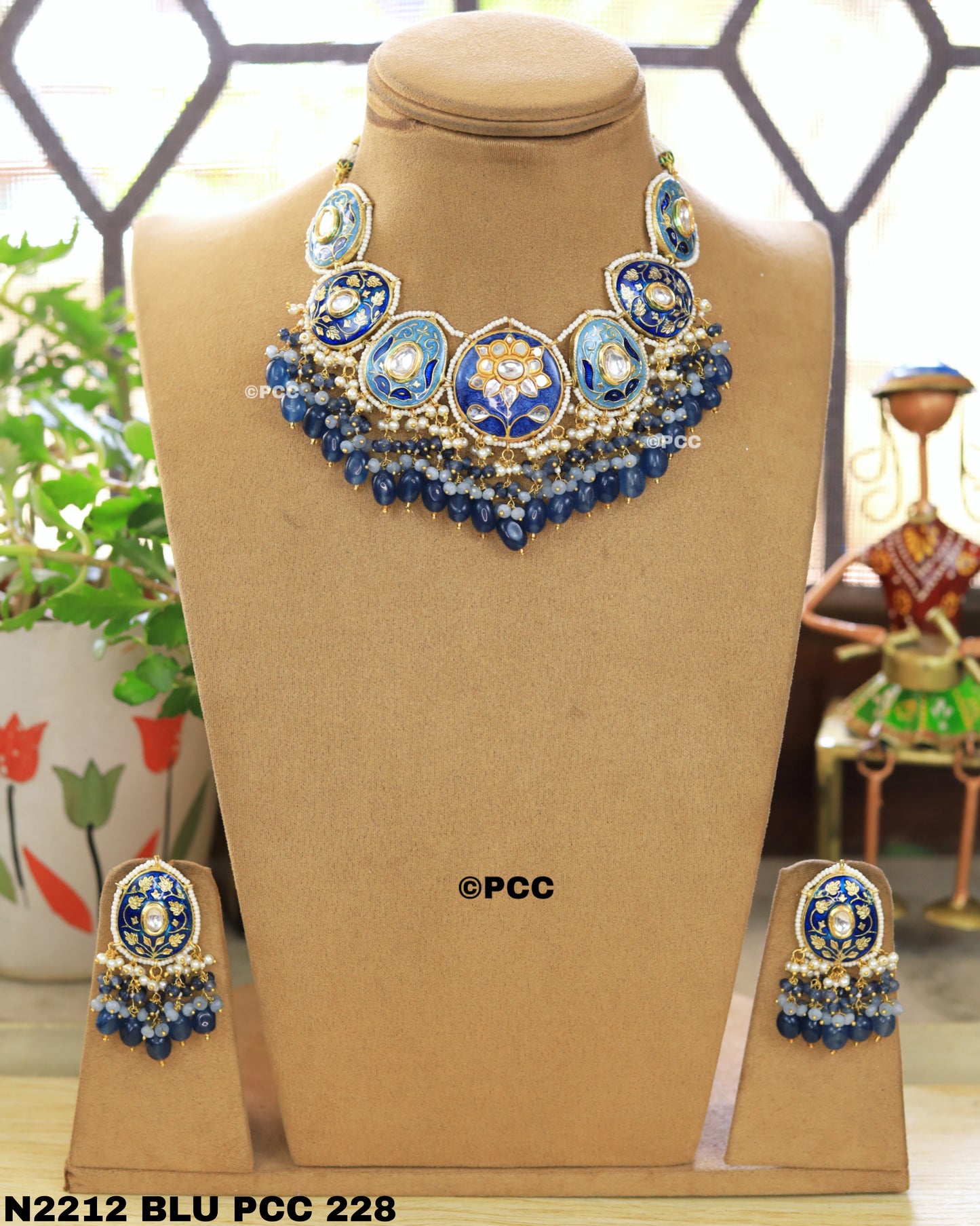 Beautiful Necklace & a pair of earrings
