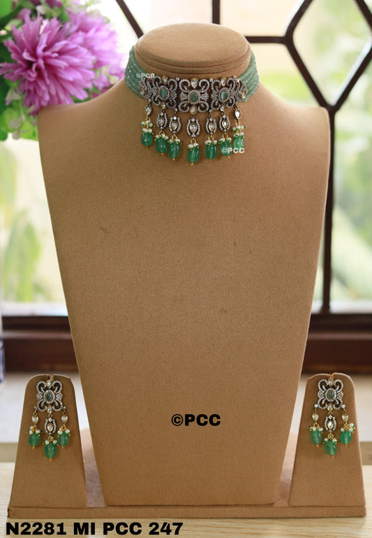 Zaveri Pearls Green Stones & Beads Traditional Kundan Choker Necklace & Earring Set