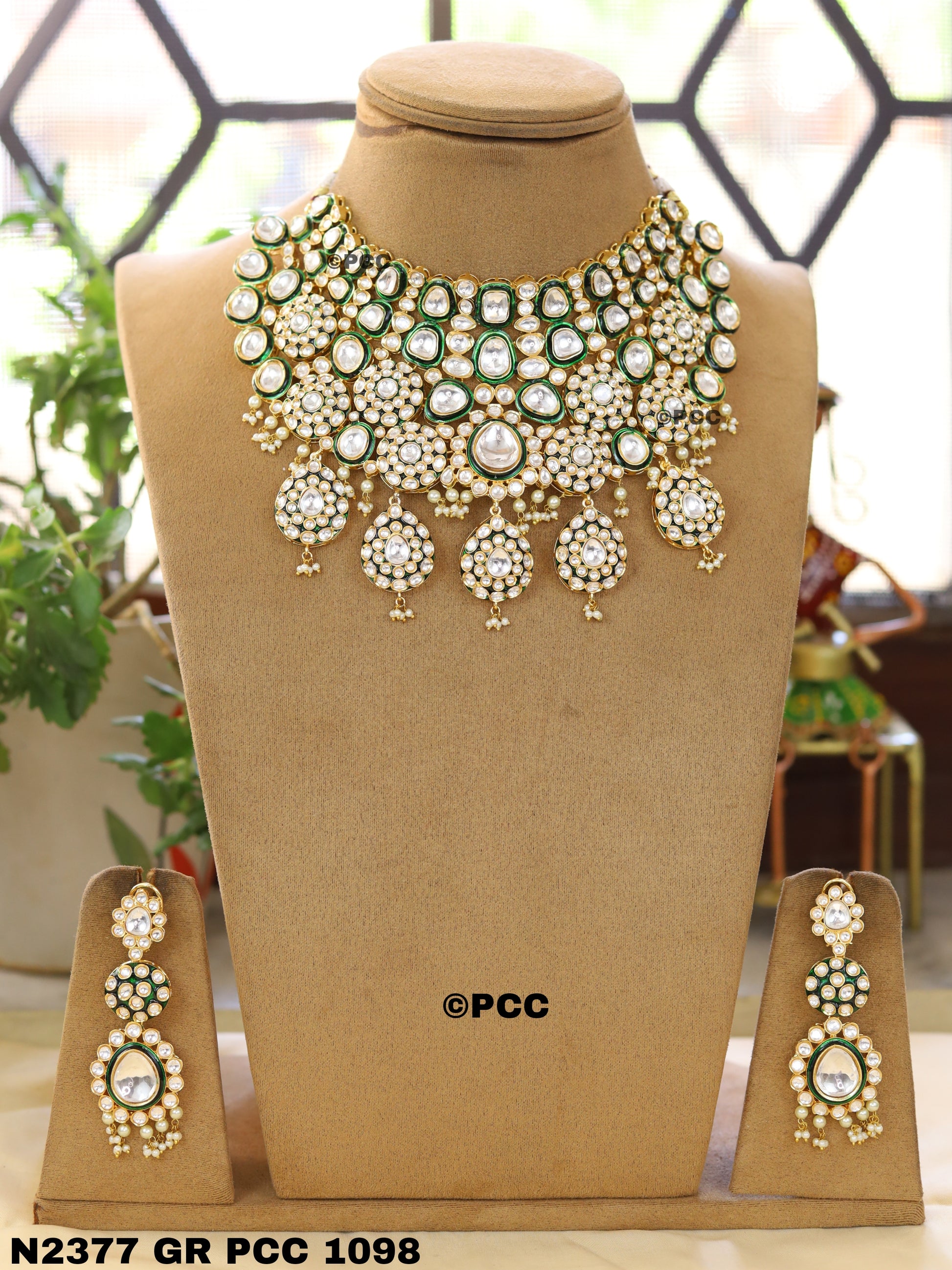 Uncut diamonds (polki) and kundan Necklace set