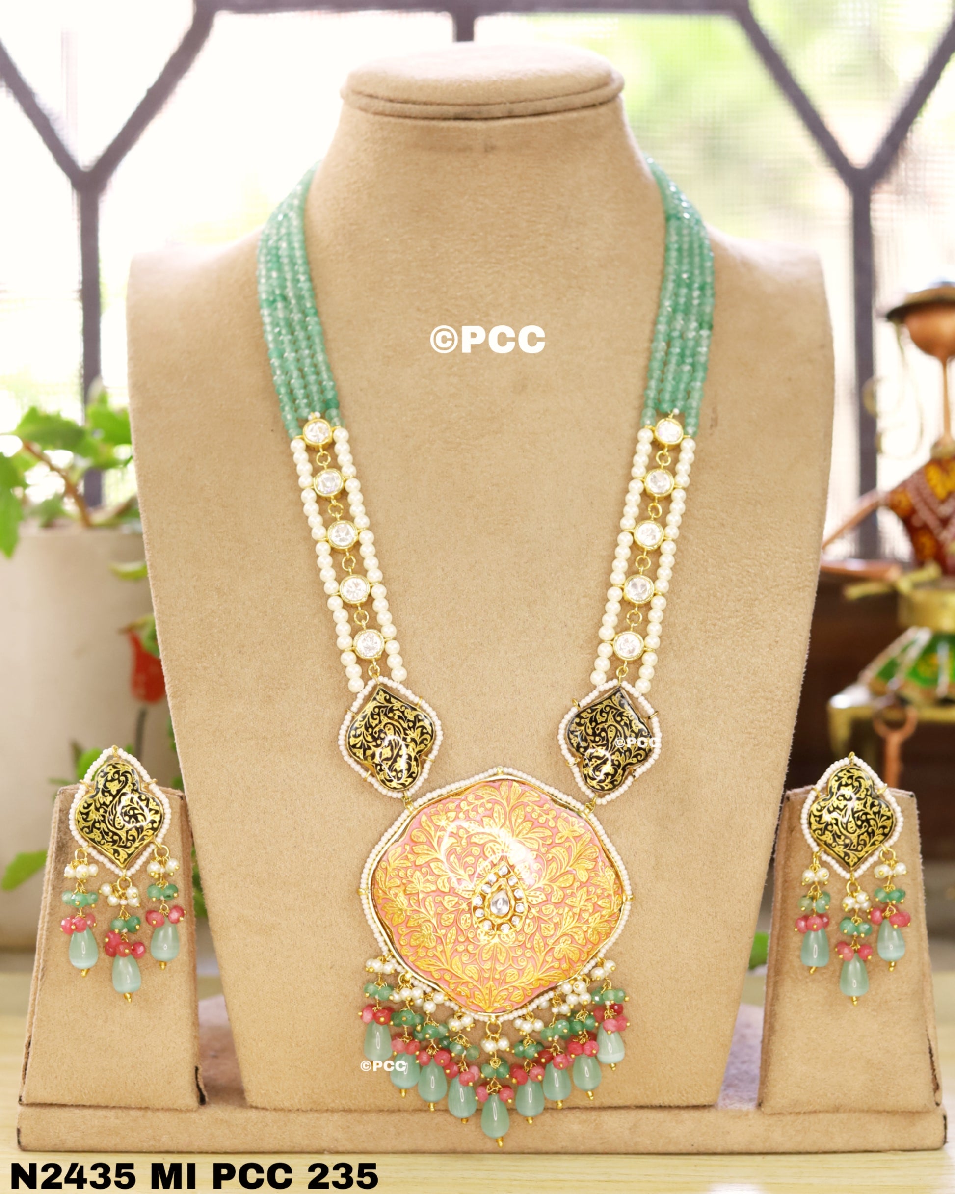 Traditional Kundan Necklace & a Pair of Earring