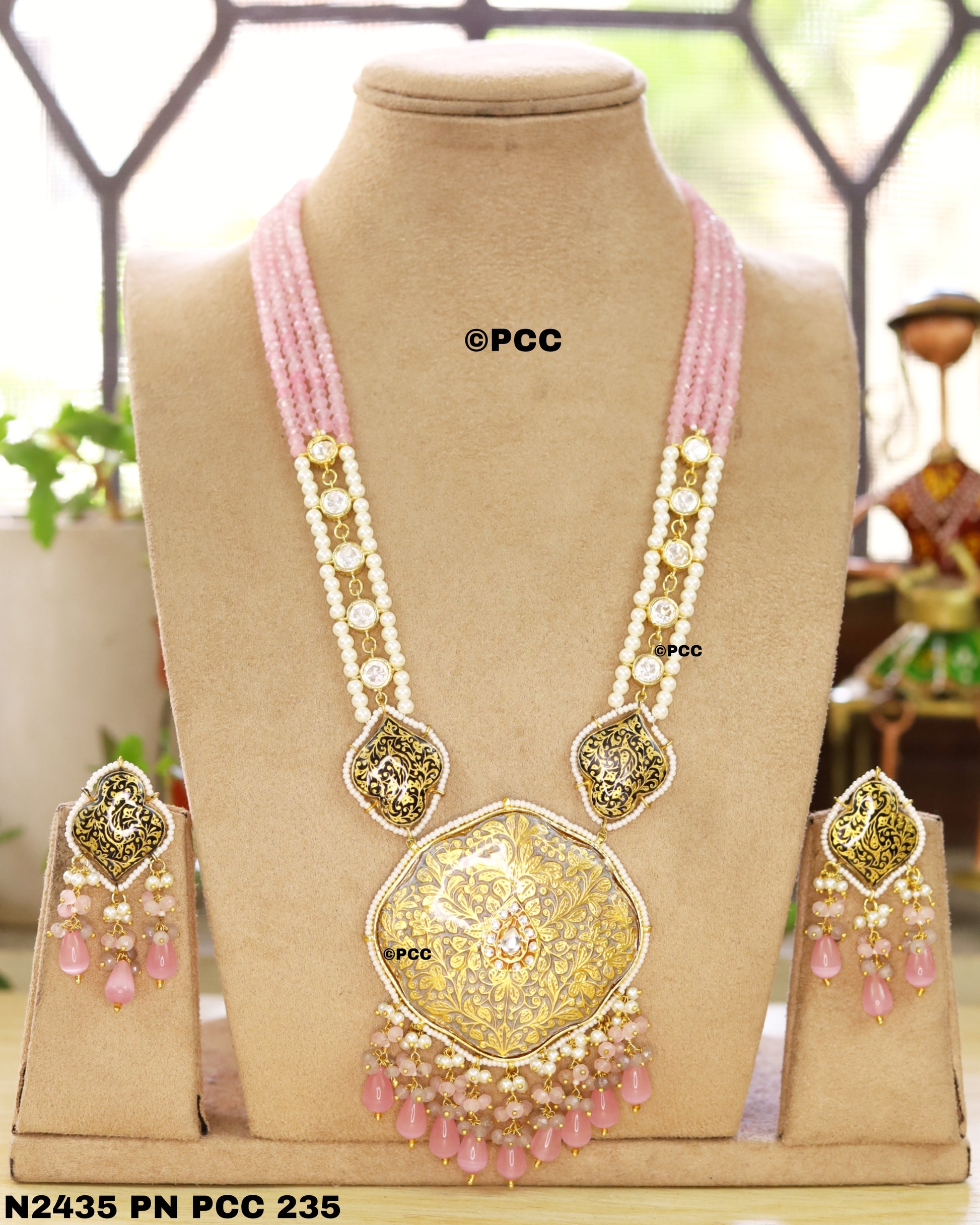 Traditional Kundan Necklace & a Pair of Earring