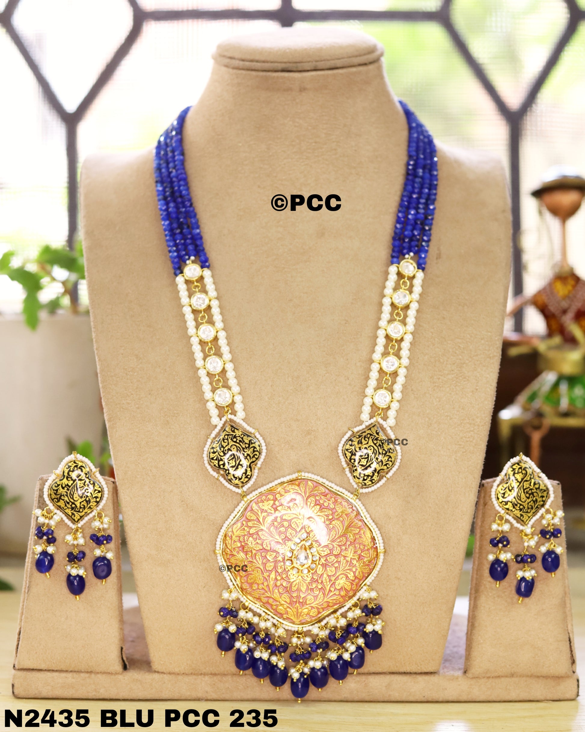 Traditional Kundan Necklace & a Pair of Earring