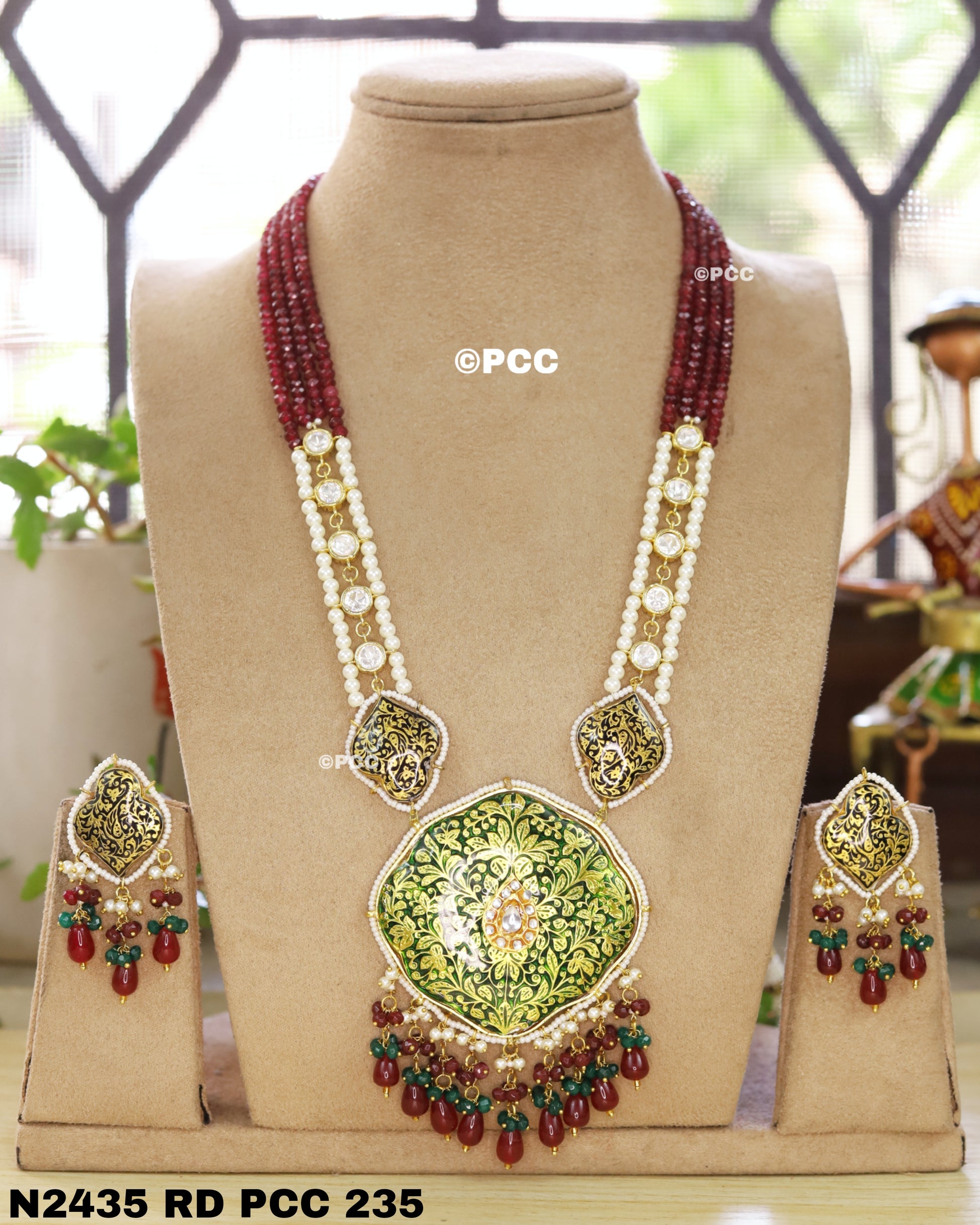 Traditional Kundan Necklace & a Pair of Earring