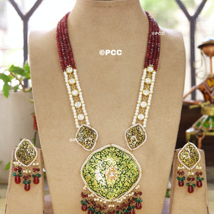 Traditional Kundan Necklace & a Pair of Earring