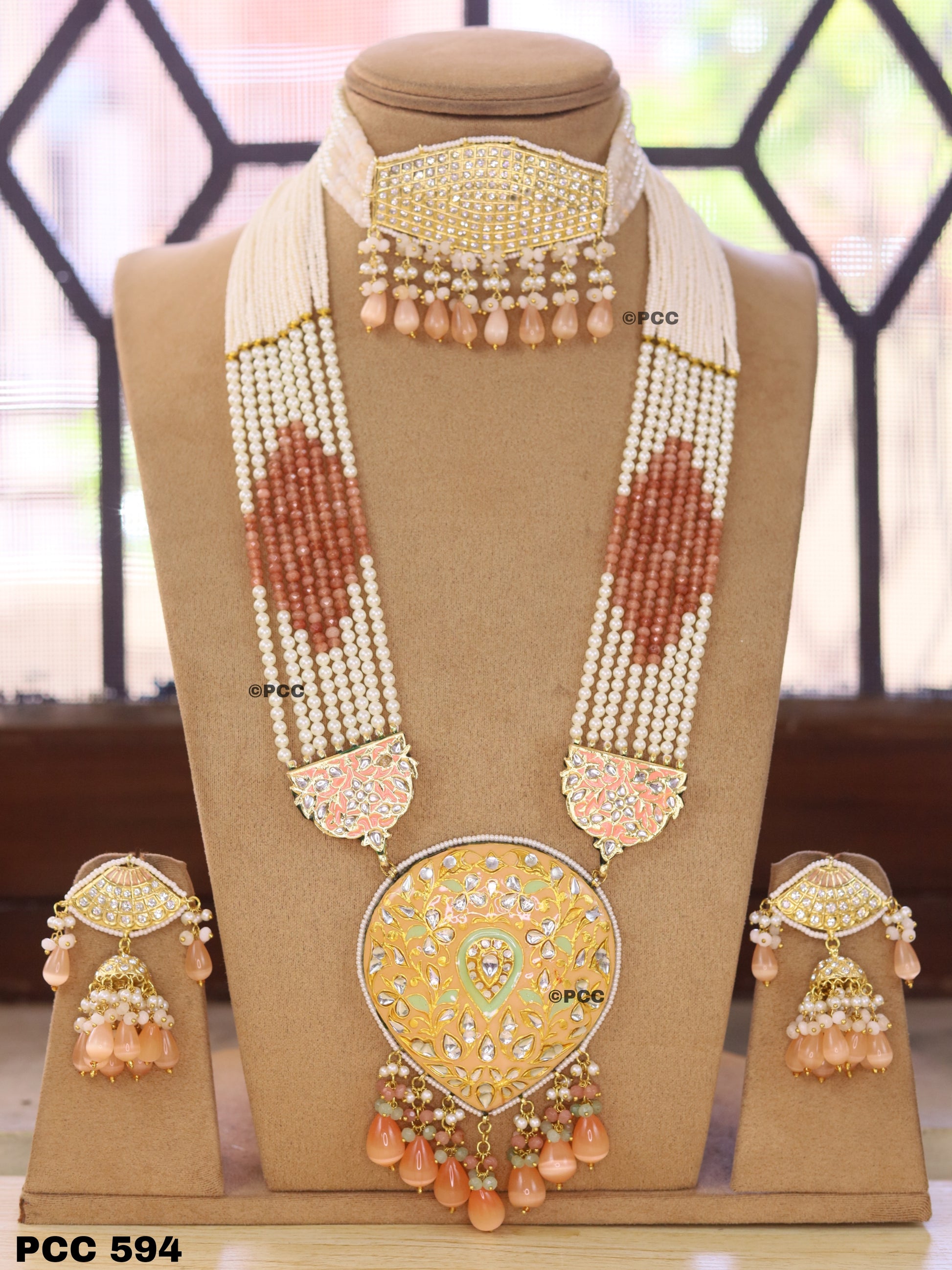 Fashionable Ethnic Choker Necklace set with Earrings