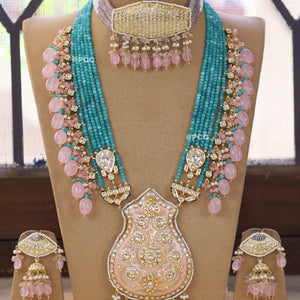 Fashionable Ethnic Choker Necklace set with Earrings