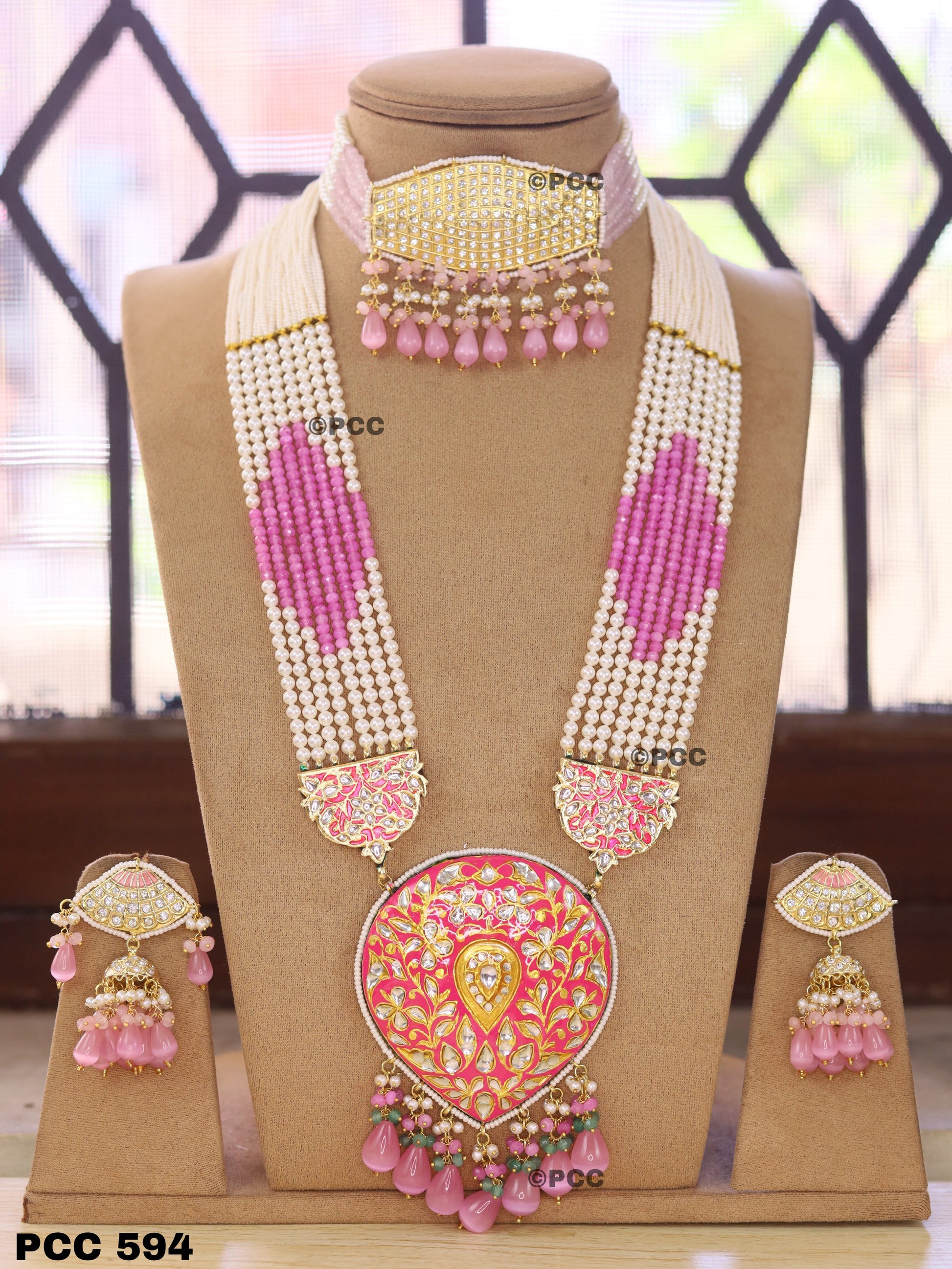 Fashionable Ethnic Choker Necklace set with Earrings