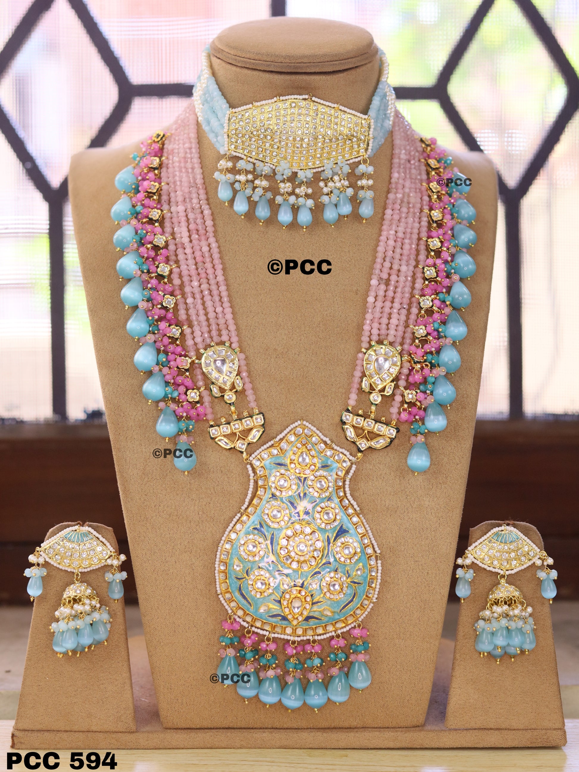 Fashionable Ethnic Choker Necklace set with Earrings