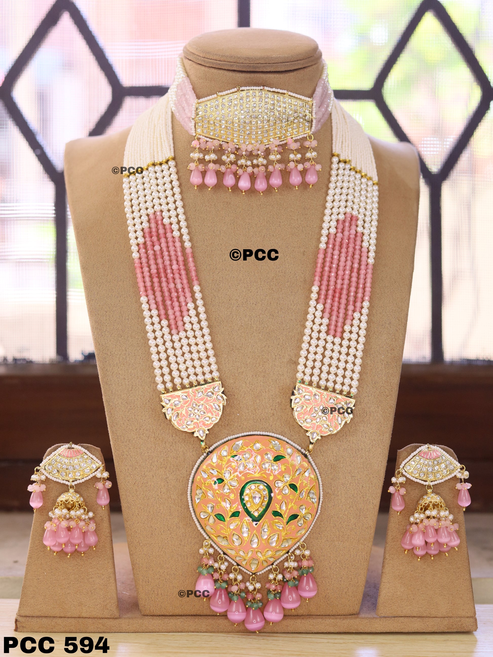 Fashionable Ethnic Choker Necklace set with Earrings