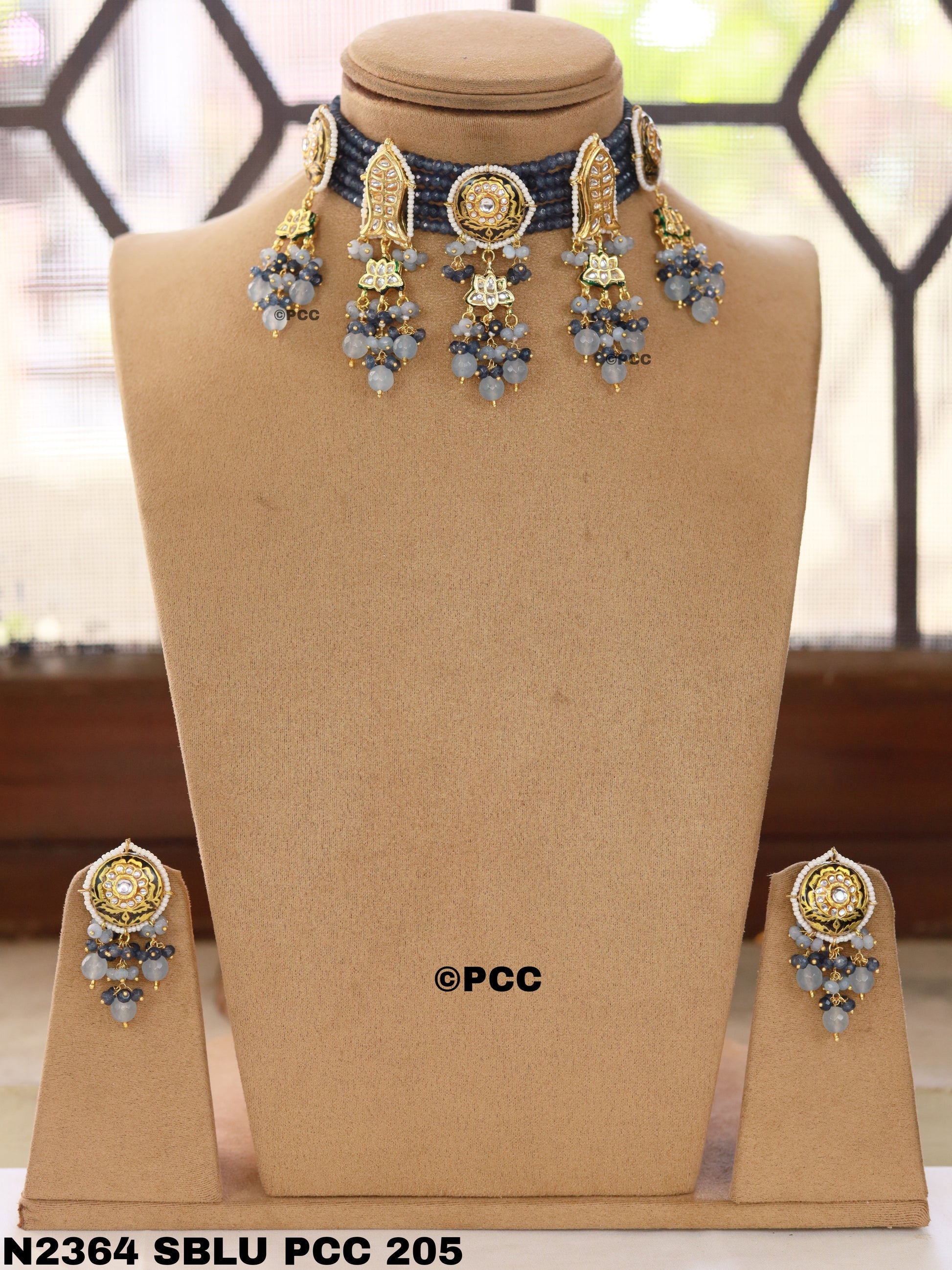 Hand work Kundan Meenakari necklace set with earrings.