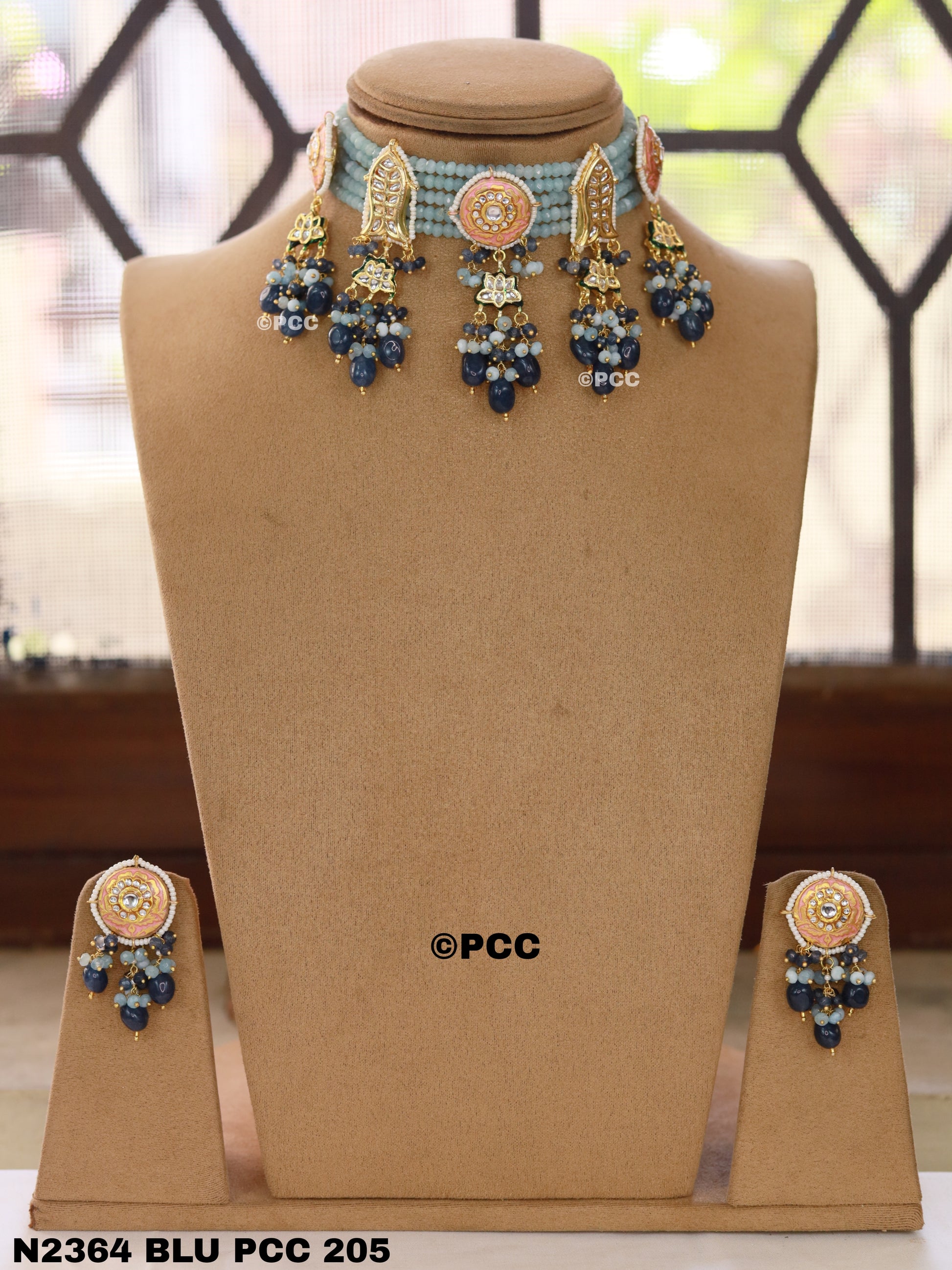 Hand work Kundan Meenakari necklace set with earrings.