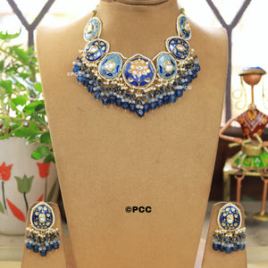 Beautiful Necklace & a pair of earrings