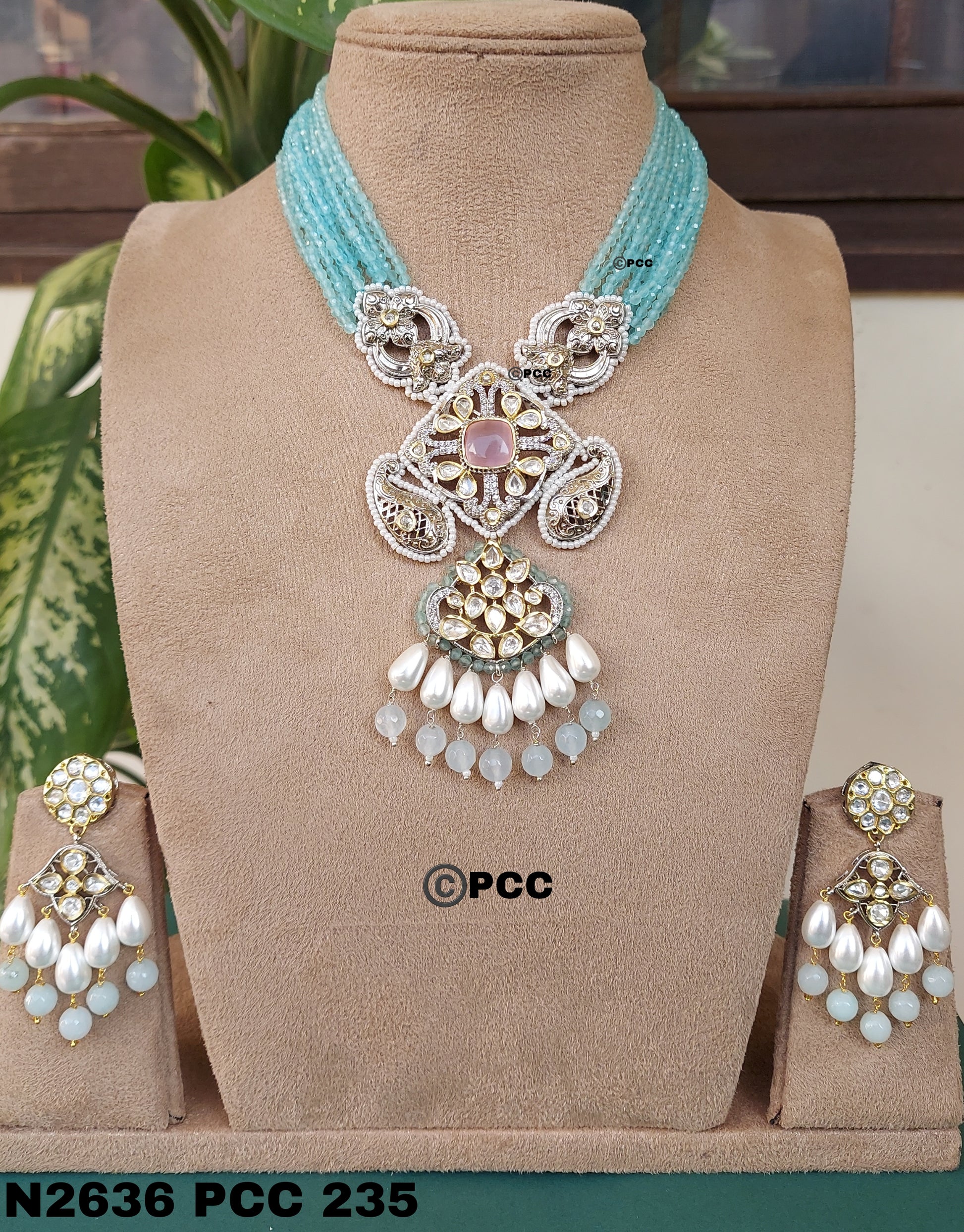 Gorgeous Necklace & Earring Set