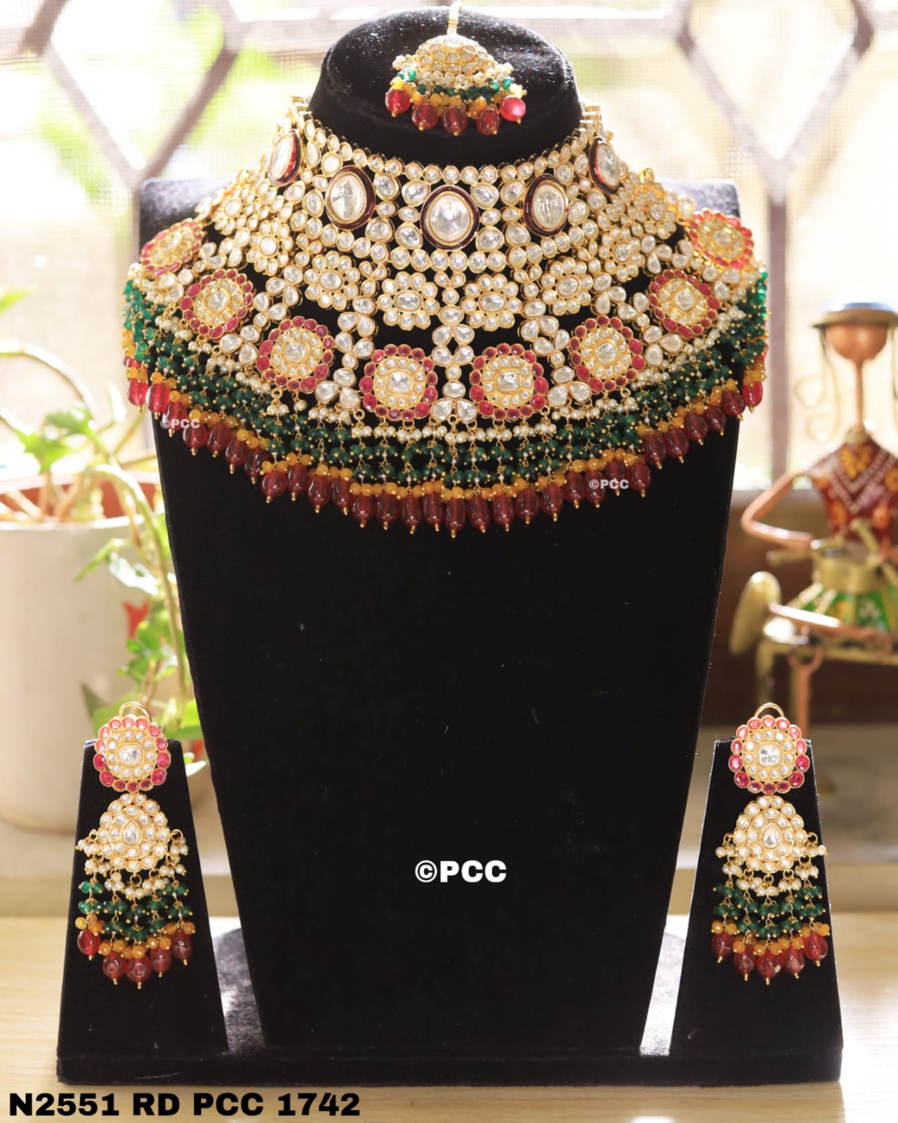 Uncut Diamond-like imitation Polki Necklace set with Earrings.