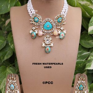 Twinkling Graceful Women Necklaces