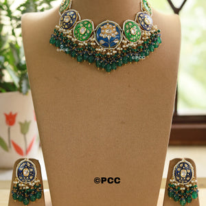 Beautiful Necklace & a pair of earrings