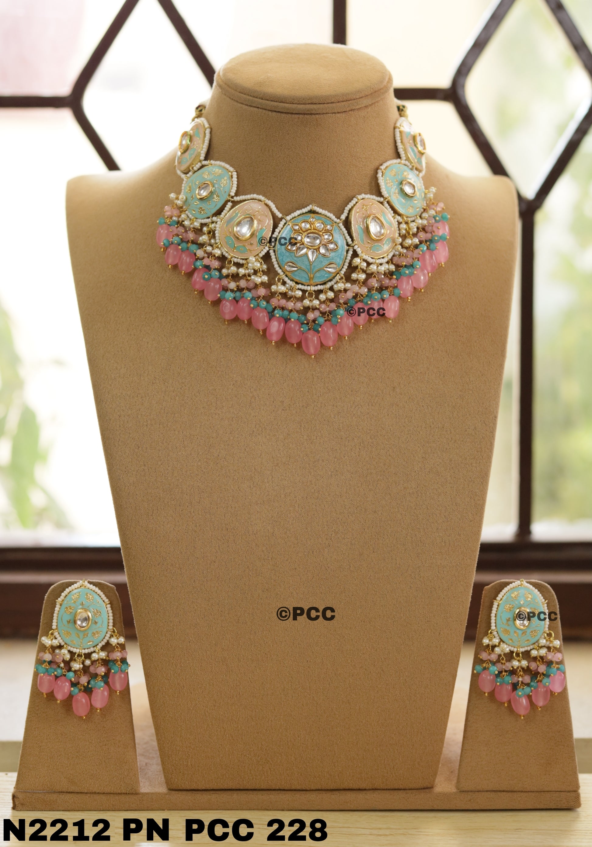 Beautiful Necklace & a pair of earrings